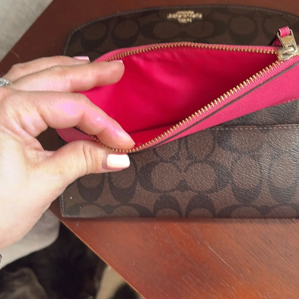 EUC snap Coach wallet with removable pink zipper pouch - Picture 6 of 7
